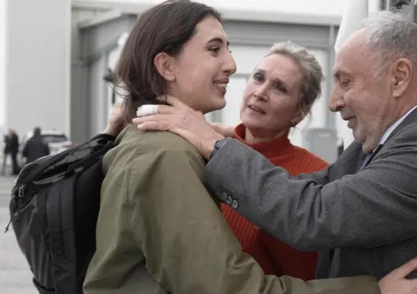 Ma come sta davvero Cecilia Sala? Cosa succede al cervello dopo una prigionia come quella in Iran? Ce lo spiega il neurologo Rosario Sorrentino: tra disturbo post stress traumatico, attacchi di panico e...