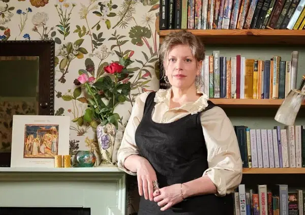 Abbiamo letto &ldquo;Illuminazione&rdquo;  di Sarah Perry, ma com'&egrave;? &Egrave; il libro necessario per un&rsquo;Italia di analfabeti funzionali? Ecco perch&eacute; la letteratura deve essere una &ldquo;questione all&rsquo;ordine del giorno&rdquo;