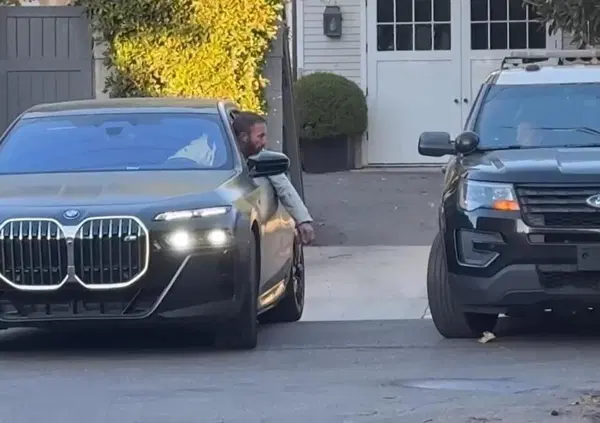 Ben Affleck in Bmw? Guardate come litiga con la polizia in auto dopo l'incendio di Los Angeles e perch&eacute; [VIDEO]