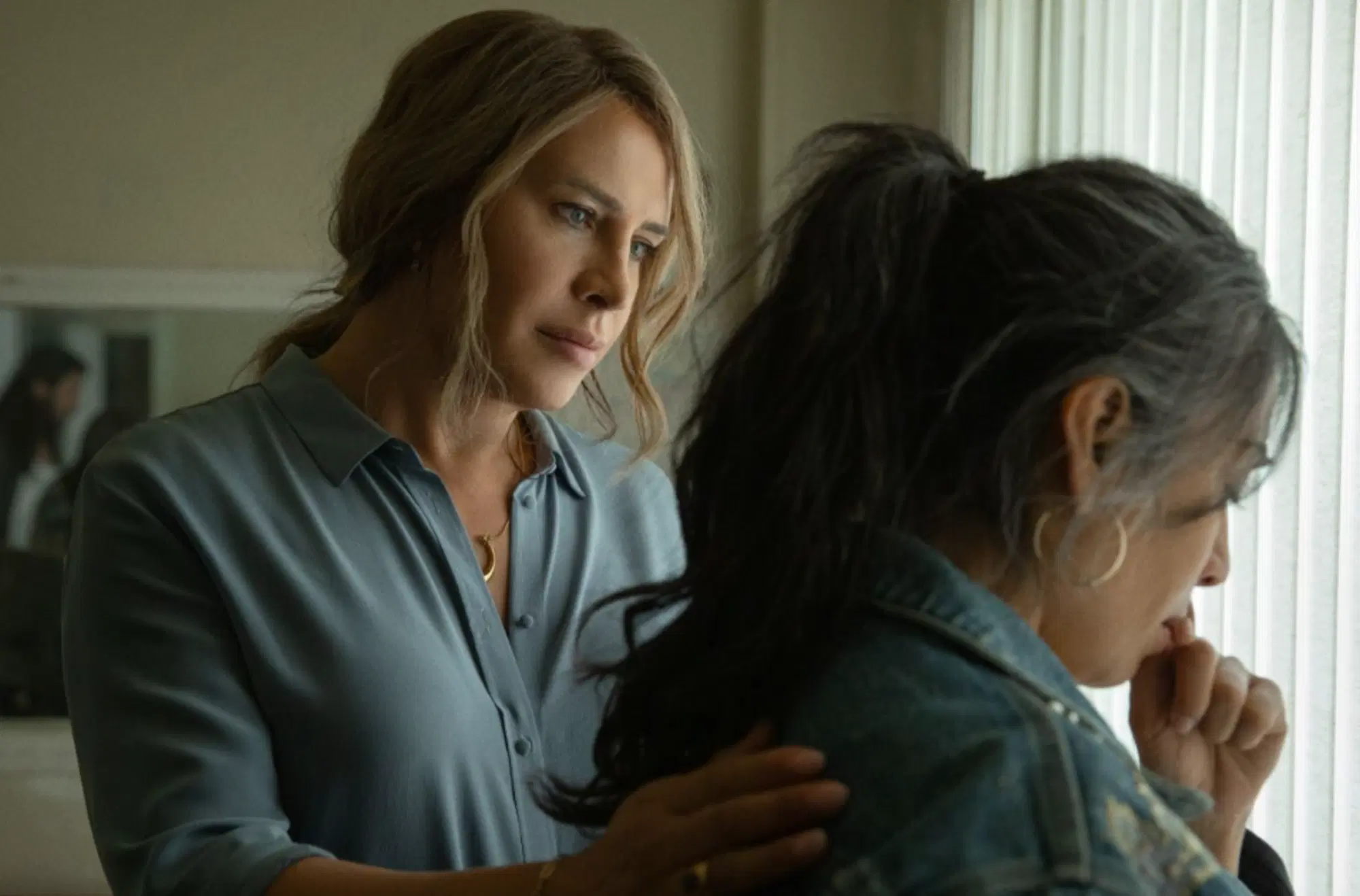 Karla Sof&iacute;a Gasc&oacute;n e Adriana Paz in "Emilia Per&eacute;z" di Jacques Audiard