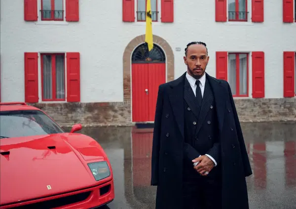 Caro Telegraph, che dai a Lewis Hamilton in Ferrari del 'Don mafioso': di mafia e di stile non ci capirete mai un caz*o, ma non &egrave; colpa vostra. &Egrave; che siete inglesi