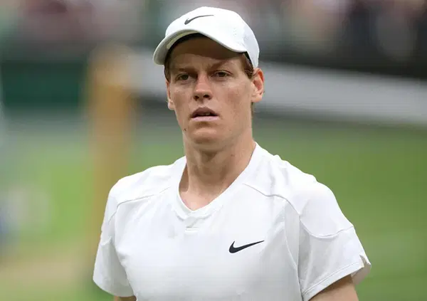 Australian Open, Sinner e il malore: &ldquo;Su di lui pesa la sentenza legata al caso doping. Cos&igrave; la tenuta mentale&hellip;&rdquo;. Ma che cosa ha avuto davvero? Parla lo psichiatra Di Maggio