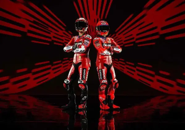 [VIDEO] Non bastano due divani, la neve e i sorrisi di un face to face: Pecco e Marquez vogliono darsele. E sul crash di Portimao&hellip;