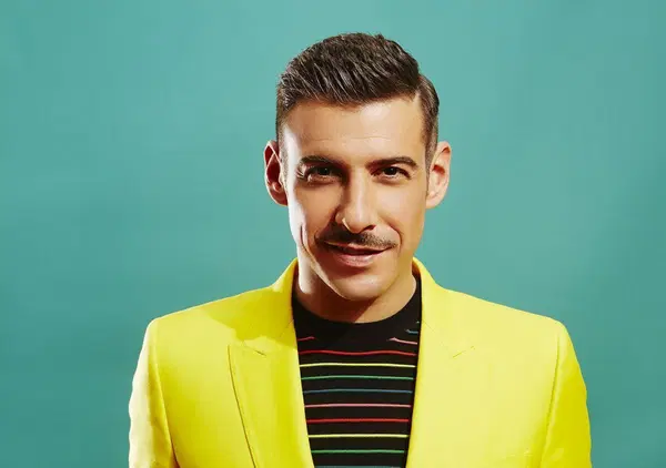 Abbiamo incontrato Francesco Gabbani prima di Sanremo 2025, un ritorno &ldquo;scritto negli astri&rdquo;. E la sua canzone, &ldquo;Viva la vita&rdquo;, &egrave; tutt&rsquo;altro che superficiale e qualunquista e vi spieghiamo perch&eacute;&hellip;