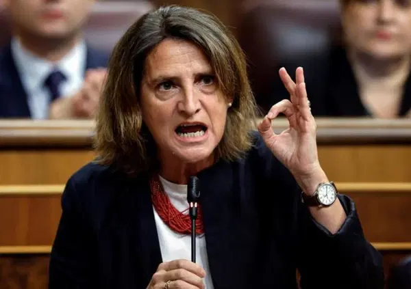 Chi &egrave; Teresa Ribera? Ha fatto perdere il sonno a Ezpeleta, MotoGP e F1, attacca la Meloni su Trump e sognava un' Europa senza benzina e diesel...