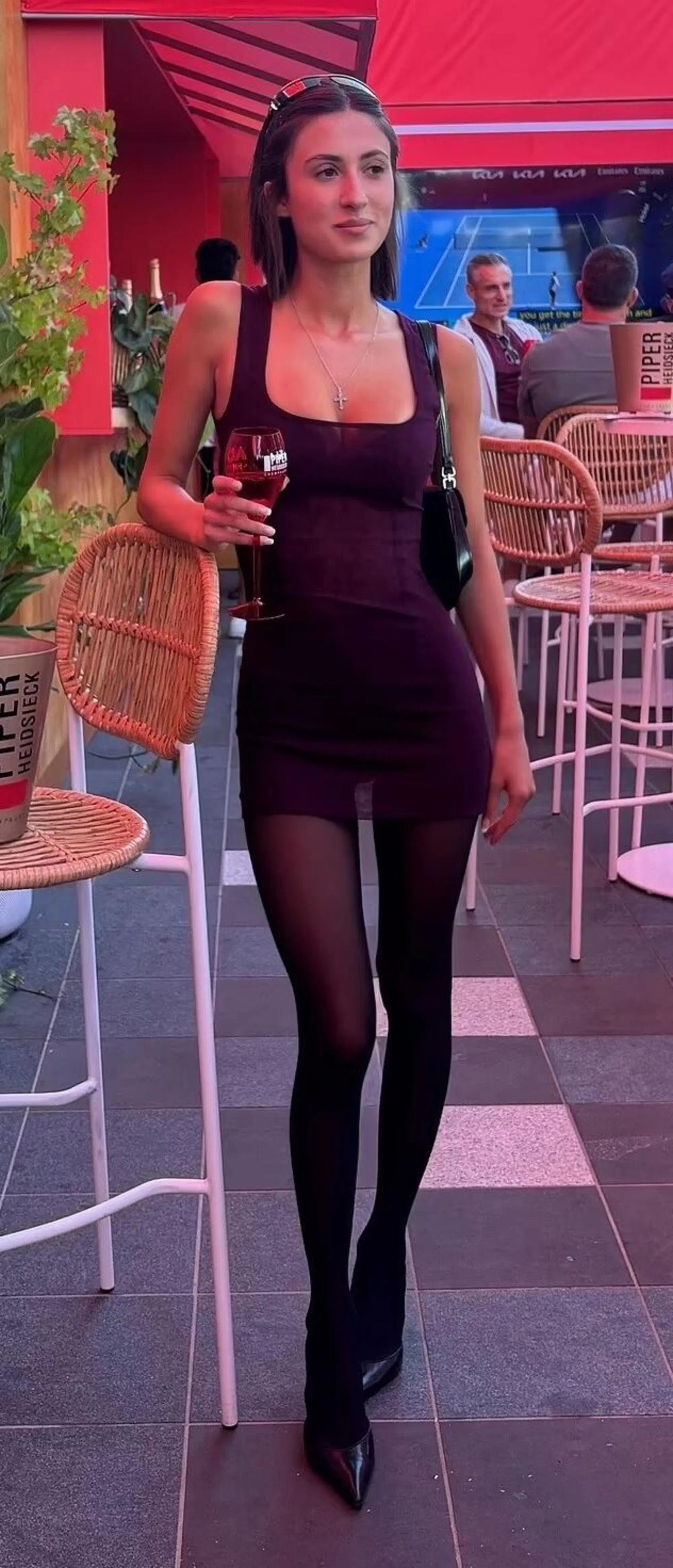 Angelina Censori al bar dell'Australian Open