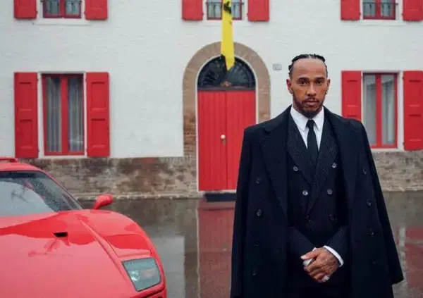 Lewis Hamilton in Ferrari e lo scatto che &egrave; gi&agrave; storia: chi &egrave; Andre D. Wagner, il fotografo dell'immagine dell'arrivo a Maranello del nuovo pilota del Cavallino?