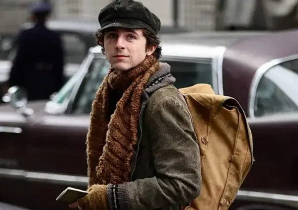 Il critico Molendini stronca il film su Dylan: &ldquo;A Complete Unknown? Una biografia incompiuta che si accontenta di far muovere in scena l'avatar di Bob (Timoth&eacute;e Chalamet). Lavoro stereotipato e frammentario perch&eacute;&hellip;&rdquo;