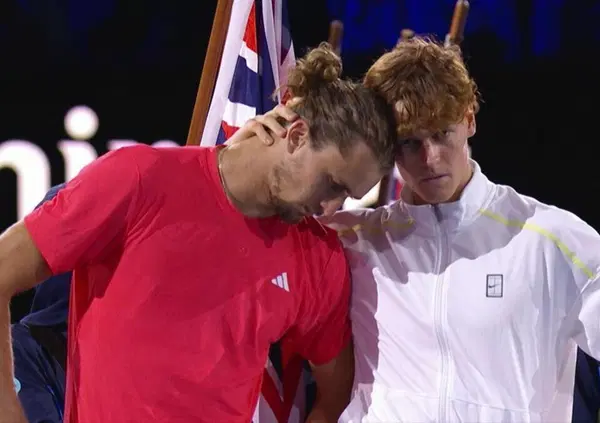 Come Nadal con Federer nel 2009, Sinner asciuga le lacrime di Zverev, che poi viene tartassato sul caso Clostebol e sulle accuse di violenza domestica