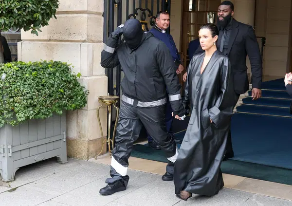 Bianca Censori (come Kim Kardashian) &egrave; la Barbie di Kanye West? Parla la ex: &ldquo;Come una scimmia&rdquo;, tra cambi d'abito obbligatori e&hellip;