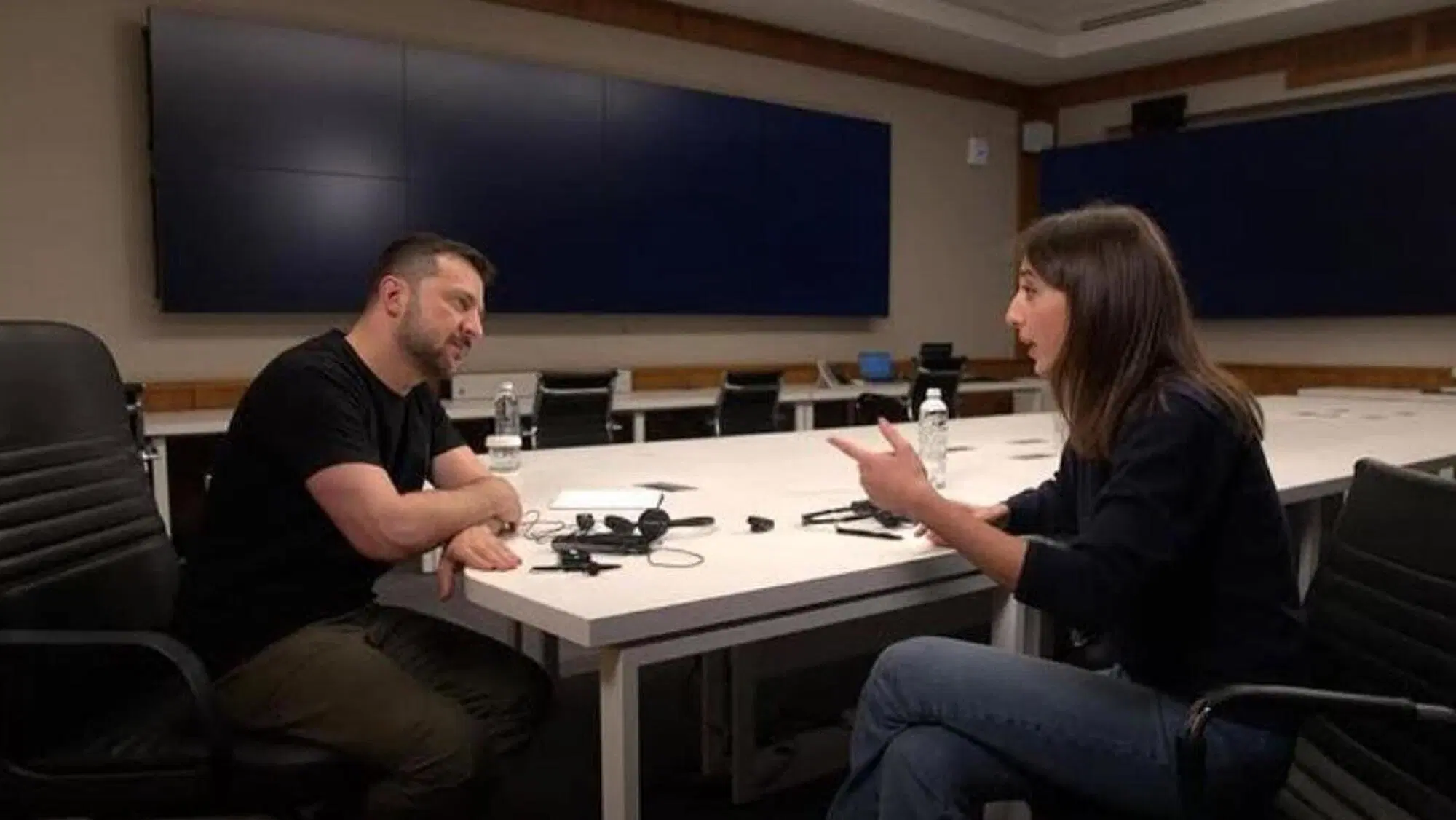 L'intervista tra Volodymyr Zelensky e Cecilia Sala