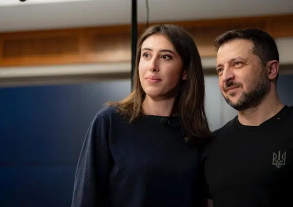 Com'&egrave; l'intervista di Cecilia Sala a Zelensky per Chora? La guerra in Ucraina sembra una serie Netflix. Il cattivo Putin, lo spauracchio Trump, la speranza Nato. Tra &ldquo;buoni&rdquo; e &ldquo;cattivi&rdquo; e domande non fatte...