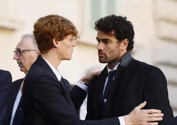 Le bombe di Cahill sulla salute di Sinner: ok il no al Quirinale, ma cosa ha avuto davvero agli Australian Open che gli ha fatto rischiare il ritiro? E c'entra con l'affaticamento? Intanto Berrettini, la Paolini, Bolelli e Vavassori da Mattarella...