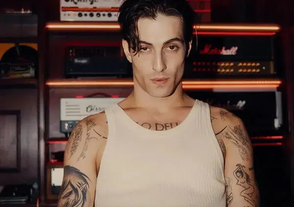 Com'&egrave; la cover di Nothing Breaks Like a Heart di Damiano David? Dimostra che il frontman dei Maneskin non ne sta sbagliando una. E anche a San Valentino possiamo avere &ldquo;il cuore spezzato&rdquo;...