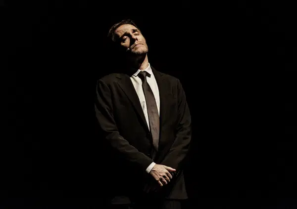 Abbiamo visto lo spettacolo di Valerio Mastandrea: &ldquo;Migliore&rdquo;. Com&rsquo;&egrave;? Mattia Torre &egrave; vivo e pure il teatro