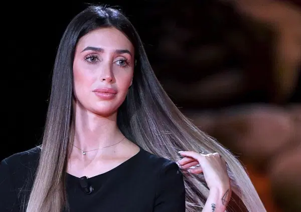 Michelle Comi smonta Fabrizio Corona e Falsissimo: &ldquo;Fedez? Un allegrotto e lo sapevano tutti, una volta mi ha invitata e&hellip;&rdquo;. Il matrimonio con Ferragni? &ldquo;L'immagine da Mulino Bianco faceva comodo, ma la verit&agrave;&hellip;&rdquo;