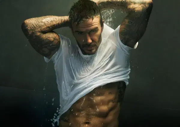 Perch&eacute; tutti parlano del "pacco" di David Beckham nello spot di Boss? L&rsquo;abbiamo fatto valutare dall'esperta Paolina Saulino: "No Photoshop e cotone, ma..."