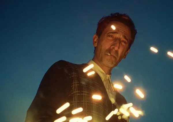 Abbiamo visto in anteprima The Brutalist al cinema, ma com'&egrave;? Un film con troppa morale, poca architettura e Adrien Brody... &Egrave; da Oscar?