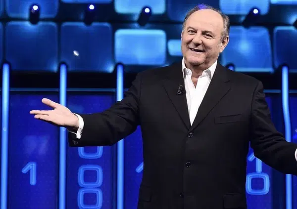 Gerry Scotti sul palco dell&rsquo;Ariston? MOW l'ha anticipato un anno fa! E se dopo Carlo Conti fosse lui il conduttore di Sanremo 2026? C'entra la sentenza del Tar (con ricorso Rai), Mediaset e una soffiata...
