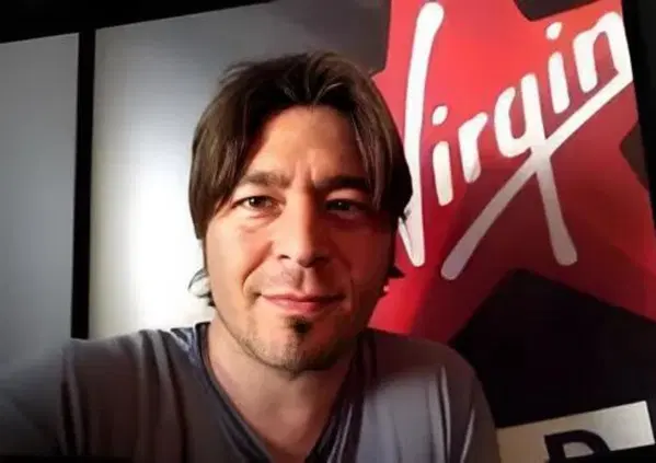 Ma com'&egrave; morto Alex Benedetti, dj e direttore di Virgin Radio? Si indaga sulla tragedia (inaspettata) mentre era in ufficio a Milano...