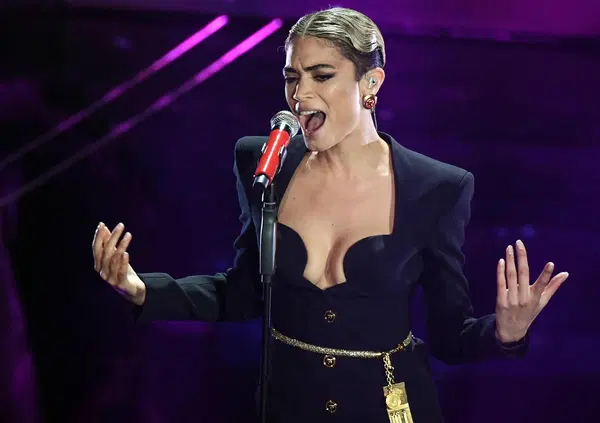 Fedez ed Elodie, ovvero l'arte del &ldquo;chiagne e fotte&rdquo;? Leggete i testi delle loro canzoni a Sanremo 2025: anche qui c'entra Fabrizio Corona? 