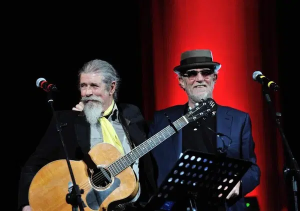 De Gregori contro il Festival? Siamo andati a &ldquo;Noi non ci Sanremo&rdquo;, l'evento &ldquo;anti Ariston&rdquo; dove Francesco e il fratello Luigi...