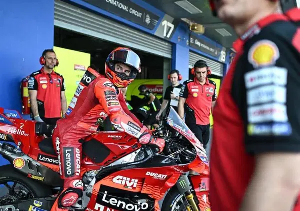 La "scoppola correttiva" di Marc Marquez (e non solo) nel Day 1 di Buriram: crono, sorprese, classifica e "niente poker Ducati"