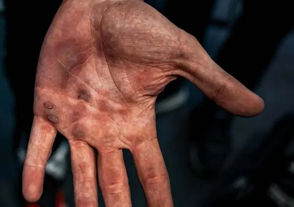 Nelle mani di Marco Bezzecchi. Su corse, Corsi (Lucio) e quelli che sono gi&agrave; duri (ma non lo sanno o non lo fanno pesare)