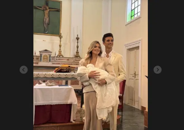 L&rsquo;ultimo sabato da 45enne di Valentino Rossi? "Zio&rdquo; al Battesimo di Angelina Marini (con lectio su traversi e freno a mano)