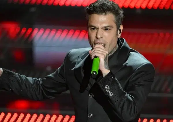 Ma Fedez &egrave; ancora geloso di Chiara Ferragni? Perch&eacute; si incazza e impazzisce dopo che un passante parla dell'ex moglie? E arriva il bodyguard e... [VIDEO]