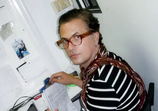 Il mistero della morte del costumista di Sorrentino, Luca Canfora: suicidio o altro? L'esposto della famiglia dopo la tragedia durante le riprese del film Parthenope a Capri. E il fratello...