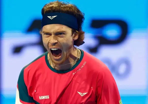 Andrey Rublev e quella scritta alla Steph Curry per evitare l'autolesionismo: ecco perch&eacute; la sua vittoria a Doha &egrave; una bella notizia per l'umanit&agrave;