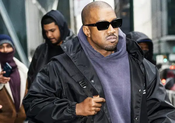 Concerto di Kanye West a Campovolo, perch&eacute; &egrave; saltato? Ecco le assurde richieste di Ye con Bianca Censori: &ldquo;Voleva costruire un duomo in trenta giorni. E la cittadinanza italiana...&rdquo;. Le rivelazioni dell'organizzatore di Clemente Zard (Vivo Concerti)