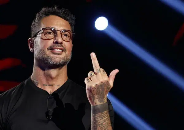 Ok, ma avete visto lo scazzo tra Corona e il giornalista di Fuori dal Coro? &ldquo;Quell&rsquo;incapace di Mario Giordano mi manda questi, ma quando ho chiamato il loro superiore&hellip;&rdquo;