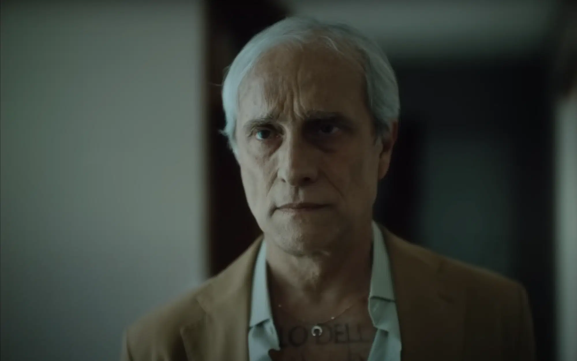 Il padre di Damiano David, Daniele, che interpreta suo figlio invecchiato nel videoclip di "Next summer"