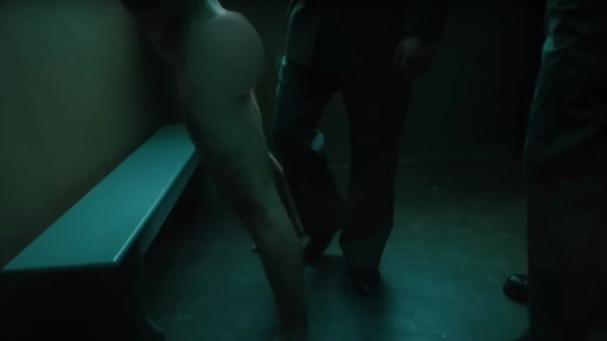 Alcuni frame del videoclip di "Next summer" di Damiano David