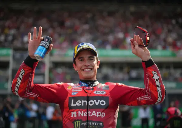 Marc Marquez si sta gi&agrave; divorando la MotoGP 2025 e lascia le briciole solo ai fratelli: "La fortuna non &egrave; con Pecco. Contento per Alex, ma non euforico"