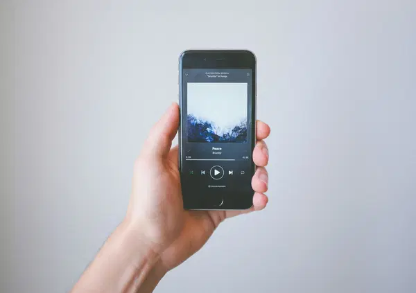 Addio Spotify craccato? C&rsquo;entra Google, ma come? Ecco perch&eacute; l'app con crack ha smesso di funzionare. E le alternative&hellip;