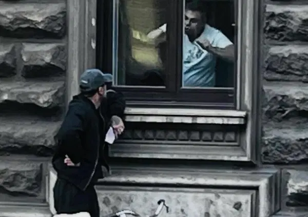 Fabrizio Corona intervista (o litiga con) Davide Lacerenza agli arresti domiciliari? La foto su Falsissimo, ma qualcosa &egrave; andato storto. Ecco cosa si sarebbero detti...