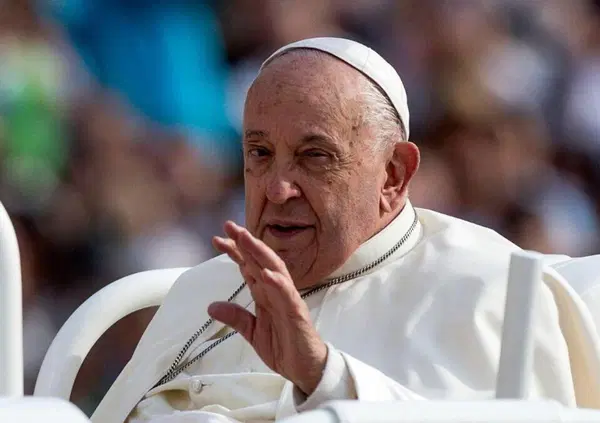 Bassetti lancia l'allarme su come sta Bergoglio: &ldquo;Papa Francesco? Non torner&agrave; come prima. Situazione molto grave&rdquo;. Ma cos'&egrave; la &ldquo;dipendenza da ossigeno&rdquo;? Per Pregliasco...