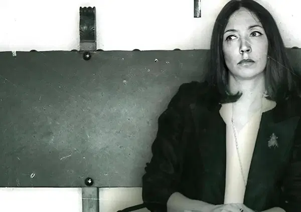 Oriana Fallaci (IA) stronca la serie di Rai 1 Miss Fallaci: &ldquo;Una giornalista senza rabbia non &egrave; una giornalista&rdquo;. Ecco come, probabilmente, avrebbe commentato l&rsquo;Oriana di Miriam Leone