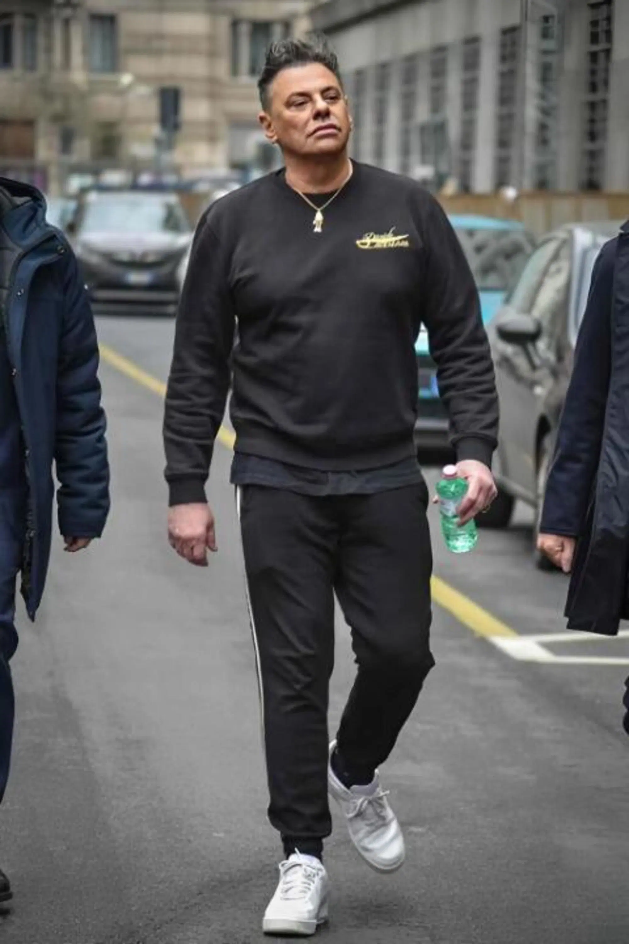 L'outfit di Davide Lacerenza durante l'interrogatorio in Tribunale a Milano