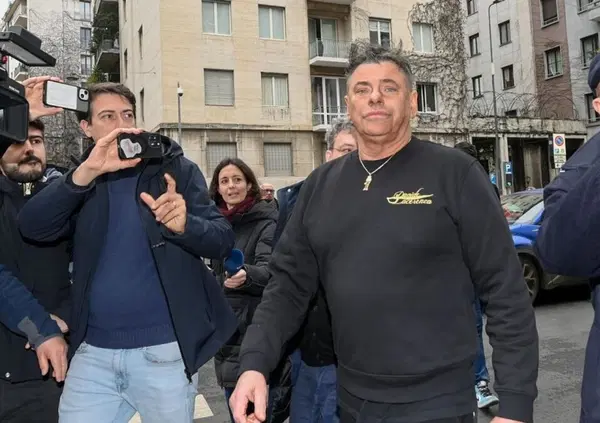 Ok, ma come caz*o erano vestiti Davide Lacerenza e Stefania Nobile per l'interrogatorio? Si avvalgono della facolt&agrave; di non rispondere, ma di sfilare in tribunale. E gli outfit sono gi&agrave; virali sui social...