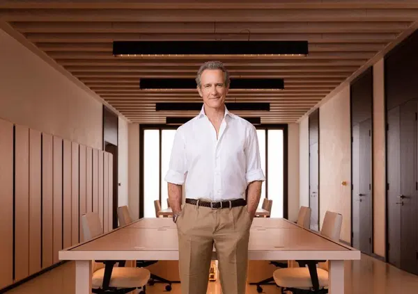 Non solo Agnelli ed Elkann, Mario Giordano affonda i Benetton nel libro Dinasty: &ldquo;Feste e grigliate dopo il crollo del Morandi&rdquo; e &ldquo;manager in rivolta contro Alessandro&rdquo;, &ldquo;&Egrave; un paraculo&rdquo;, &ldquo;Va in giro a sfigheggiare&rdquo;, e su Gilberto e Luciano Benetton...