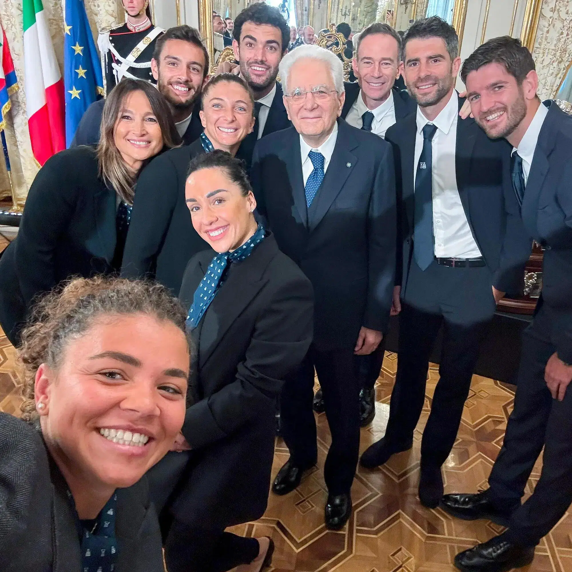 Il selfie del Presidente Mattarella con gli azzurri