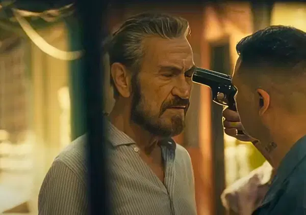 Rocco Schiavone 6, volete sapere il finale? Noi ve lo raccontiamo, ma grazie a RaiPlay che l'ha spoilerato (una settimana prima di Rai 2). Marco Giallini, &egrave; da "sticazzi" o da "mecojoni"?