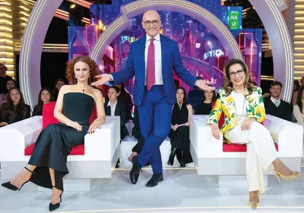 Mediaset senza reality &egrave; morta? Il Grande Fratello chiude e torna Gold, The Couple (con Ilary Blasi) e L'Isola dei famosi (con Veronica Gentili?) su Canale 5, Rete 4 e Italia 1 fossilizzate. Ma gli ascolti... 