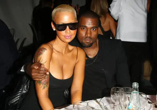 Bianca Censori sempre nuda e Kanye West, ecco la verit&agrave; (dell'ex Amber Rose): "Stessa cosa con me e Kim. Vuole che gli uomini sbavino sulla sua donna. E non ha nessuno che lo ami&rdquo;