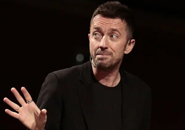 Andrea Scanzi in rotta con la redazione del Fatto quotidiano? &ldquo;Le mie belle interviste rovinate dai titolisti&rdquo;. Il Cdr di Roma e Milano in rivolta. E Marco Travaglio cosa far&agrave;?