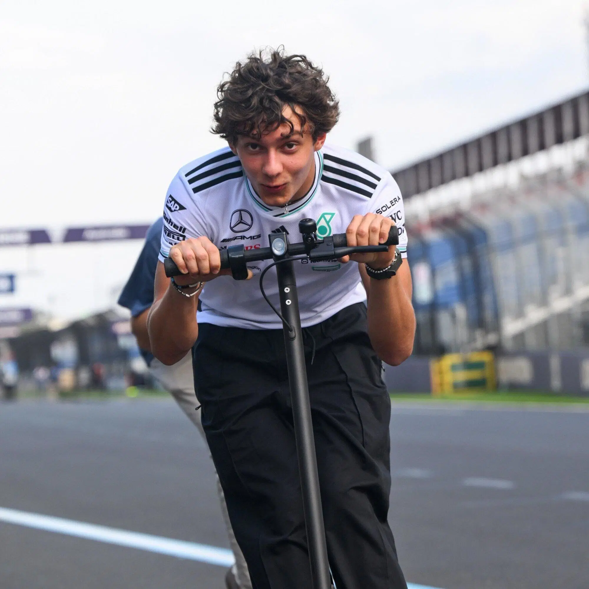 Kimi Antonelli durante il track walk a Melbourne